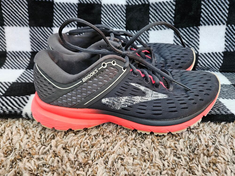 Brooks Ravenna 9 Women’s Running Shoes Size 7.5 B Black Pink Athletic Sneakers